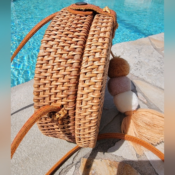 BOHO Round Woven Rattan Crossbody Bag with Pom-Pom Details - Picture 5 of 9